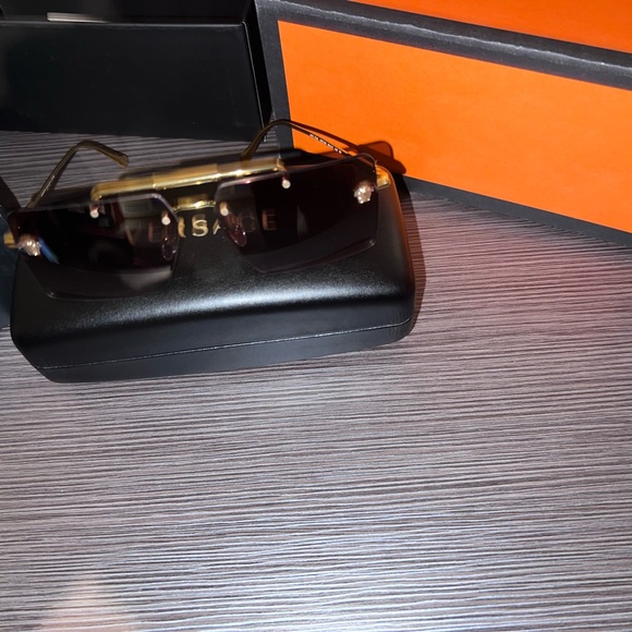 Versace sunglasses - Picture 5 of 7